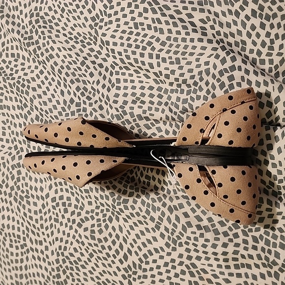 Gap Tan with Black Polka Dot Pointed Toe Ballet Flats - Picture 2 of 5